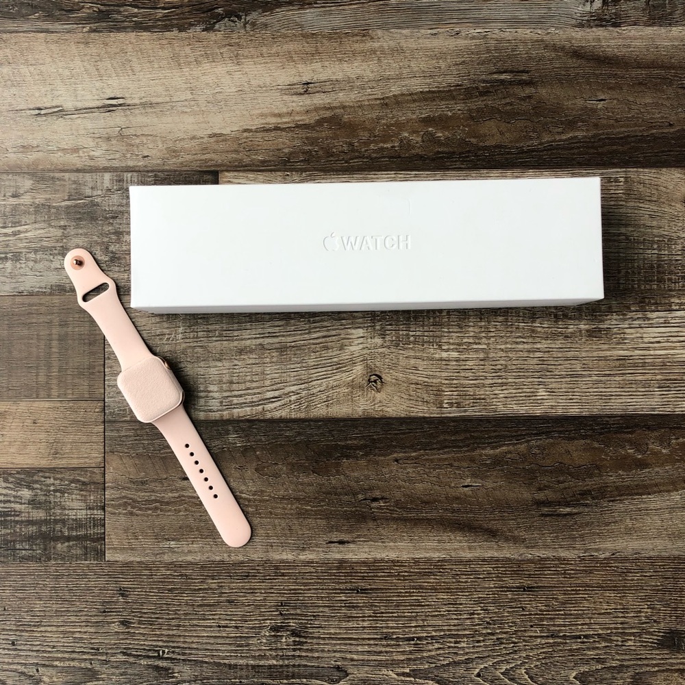 NEW Apple Watch Series 4 Pink Sand/Rose Gold